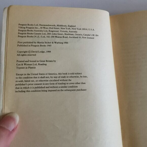 1985 Small World by David Lodge, Penguin Paperback Campus Trilogy - Picture 4 of 8